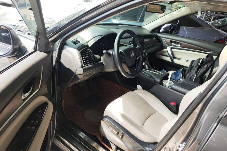 Used Honda Avancier 2017 240TURBO Two-Wheel Drive Premium Edition Driver Seat