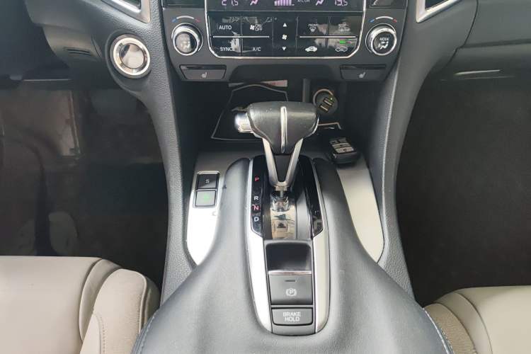 Used Honda Avancier 2017 240TURBO Two-Wheel Drive Premium Edition Gear Lever