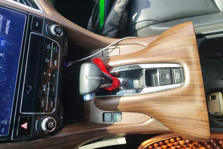 Used Honda Avancier 2017 240TURBO Two-Wheel Drive Premium Edition Gear Lever