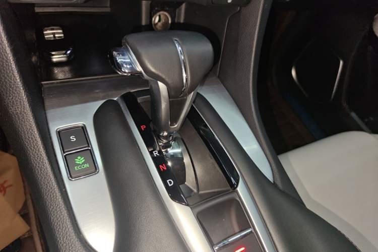 Used Honda Avancier 2017 240TURBO Two-Wheel Drive Premium Edition Gear Lever
