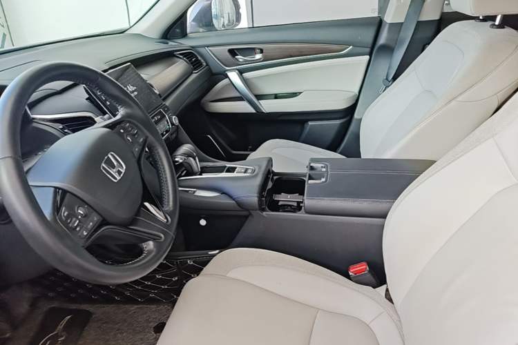 Used Honda Avancier 2017 240TURBO Two-Wheel Drive Premium Edition Left Front Seat