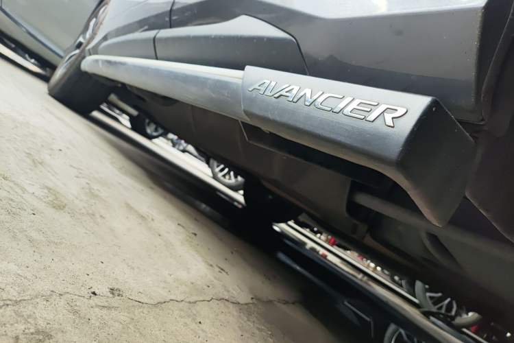 Used Honda Avancier 2017 240TURBO Two-Wheel Drive Premium Edition Left Side Sill