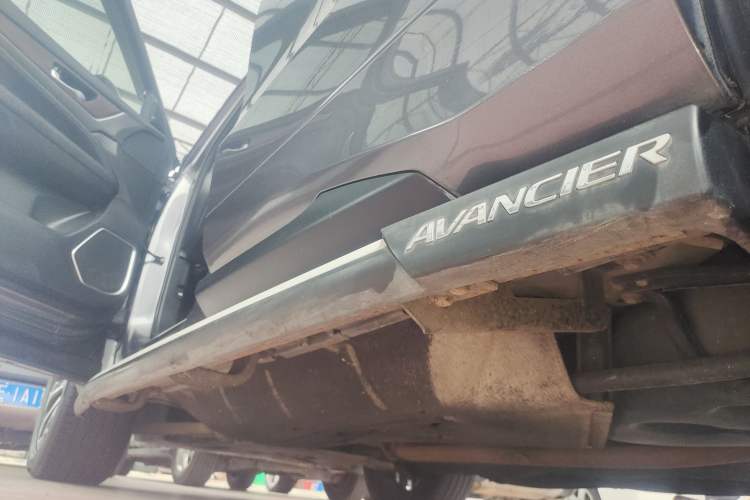 Used Honda Avancier 2017 240TURBO Two-Wheel Drive Comfort Version Left Side Sill