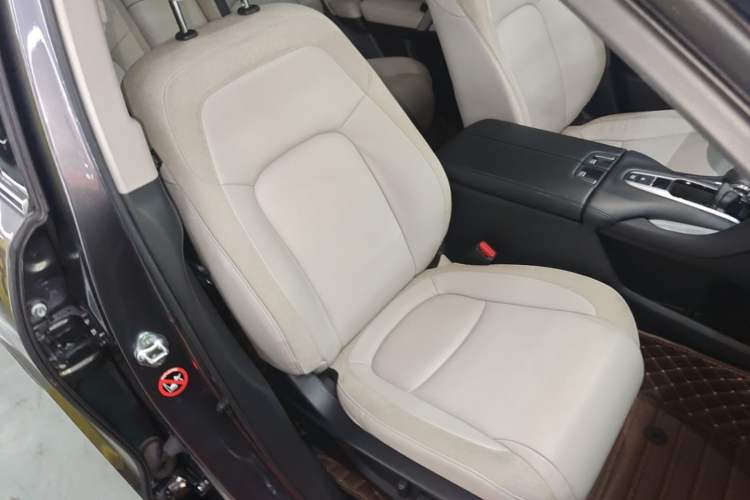 Used Honda Avancier 2017 240TURBO Two-Wheel Drive Premium Edition Right Front Seat