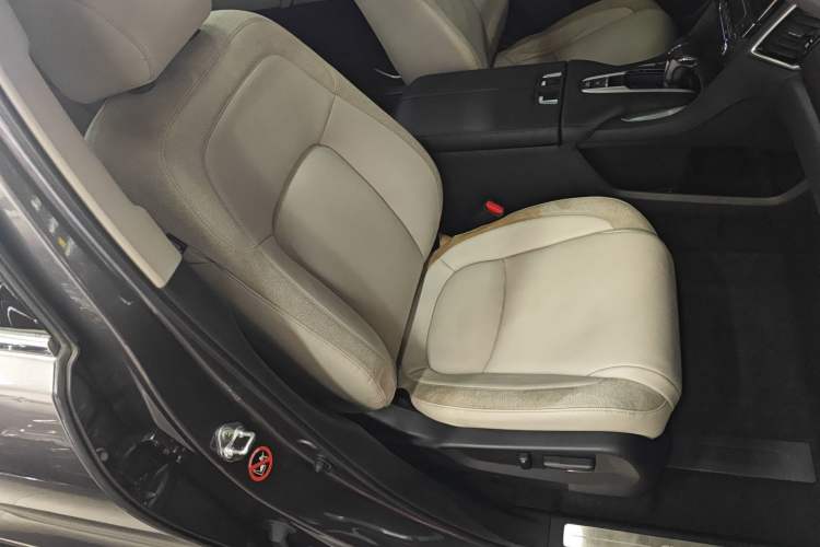 Used Honda Avancier 2017 240TURBO Two-Wheel Drive Premium Edition Right Front Seat