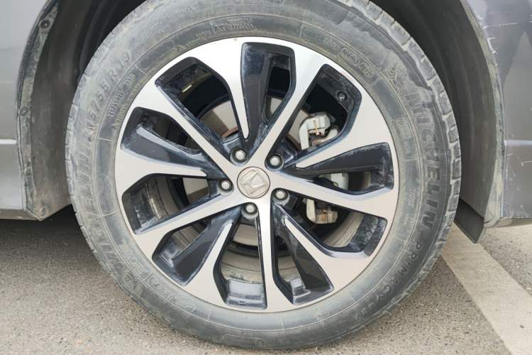 Used Honda Avancier 2017 240TURBO Two-Wheel Drive Premium Edition Right Front Wheel Hub