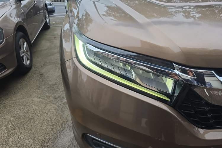Used Honda Avancier 2017 240TURBO Two-Wheel Drive Premium Edition Right Front Headlight