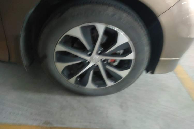 Used Honda Avancier 2017 240TURBO Two-Wheel Drive Premium Edition Right Front Wheel Hub