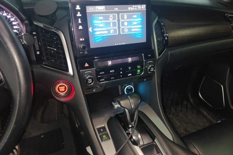 Used Honda Avancier 2017 240TURBO Two-Wheel Drive Luxury Edition Audio And AC Panel