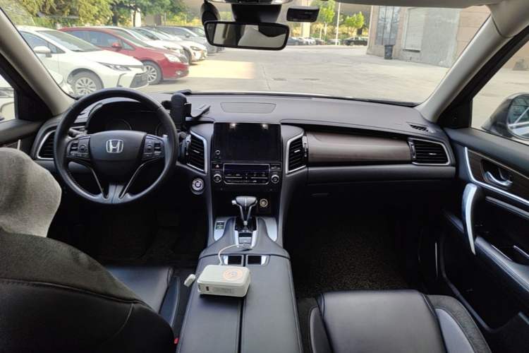 Used Honda Avancier 2017 240TURBO Two-Wheel Drive Premium Edition Center Console