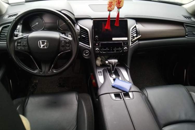 Used Honda Avancier 2017 240TURBO Two-Wheel Drive Premium Edition Center Console