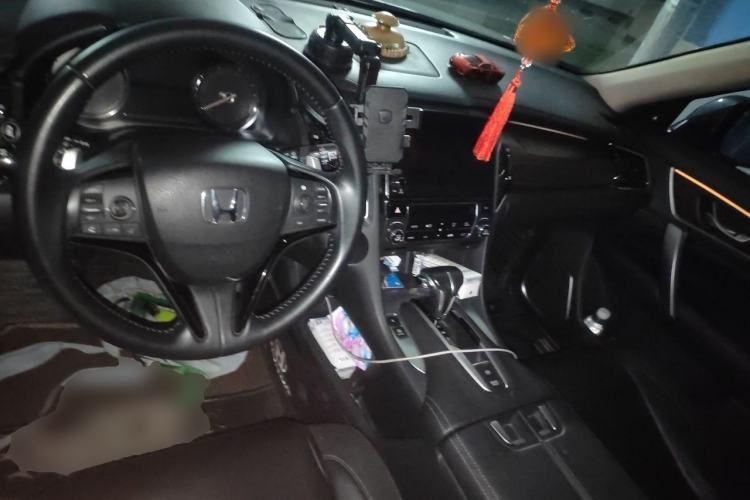 Used Honda Avancier 2017 240TURBO Two-Wheel Drive Premium Edition Center Console