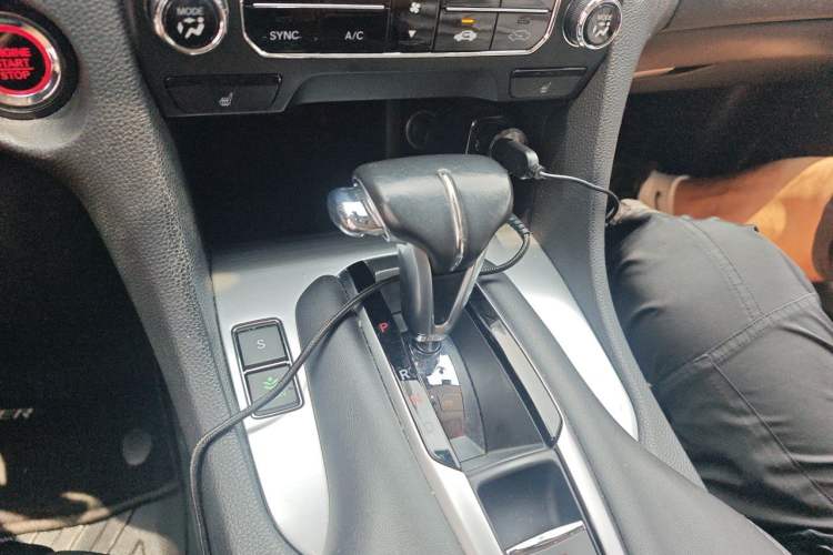 Used Honda Avancier 2017 240TURBO Two-Wheel Drive Premium Edition Gear Lever