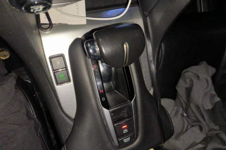Used Honda Avancier 2017 240TURBO Two-Wheel Drive Premium Edition Gear Lever