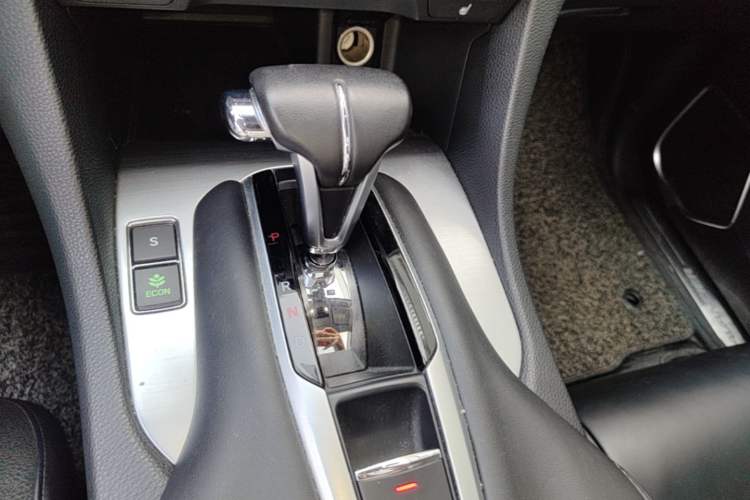 Used Honda Avancier 2017 240TURBO Two-Wheel Drive Premium Edition Gear Lever