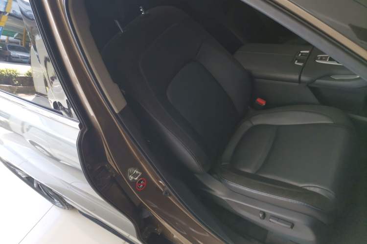 Used Honda Avancier 2017 240TURBO Two-Wheel Drive Premium Edition Right Front Seat