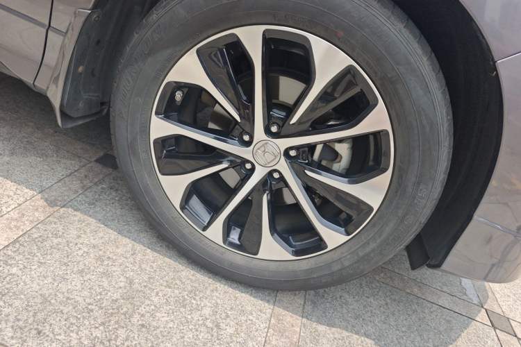 Used Honda Avancier 2017 240TURBO Two-Wheel Drive Premium Edition Right Front Wheel Hub