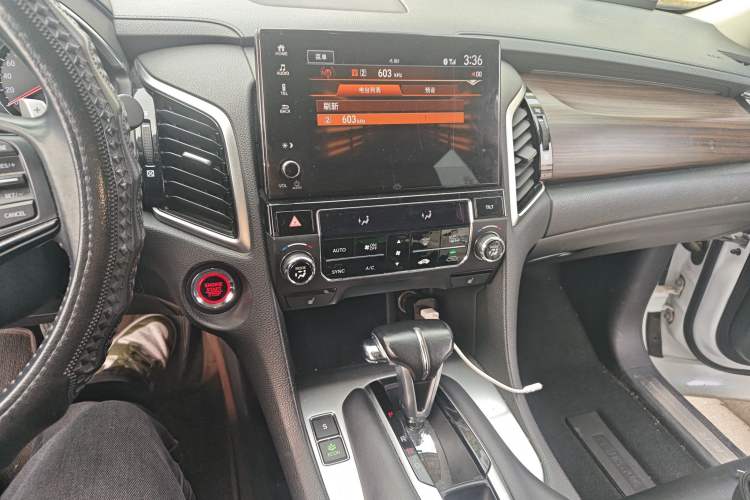 Used Honda Avancier 2017 240TURBO Two-Wheel Drive Luxury Edition Audio And AC Panel