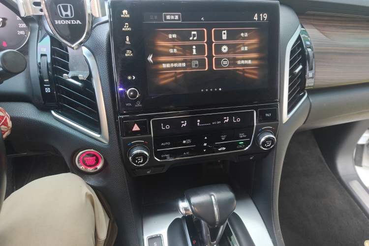 Used Honda Avancier 2017 240TURBO Two-Wheel Drive Luxury Edition Audio And AC Panel
