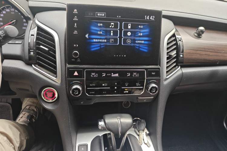 Used Honda Avancier 2017 240TURBO Two-Wheel Drive Premium Edition Audio And AC Panel