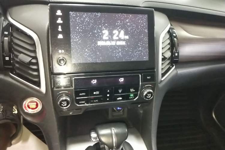 Used Honda Avancier 2017 240TURBO Two-Wheel Drive Luxury Edition Audio And AC Panel