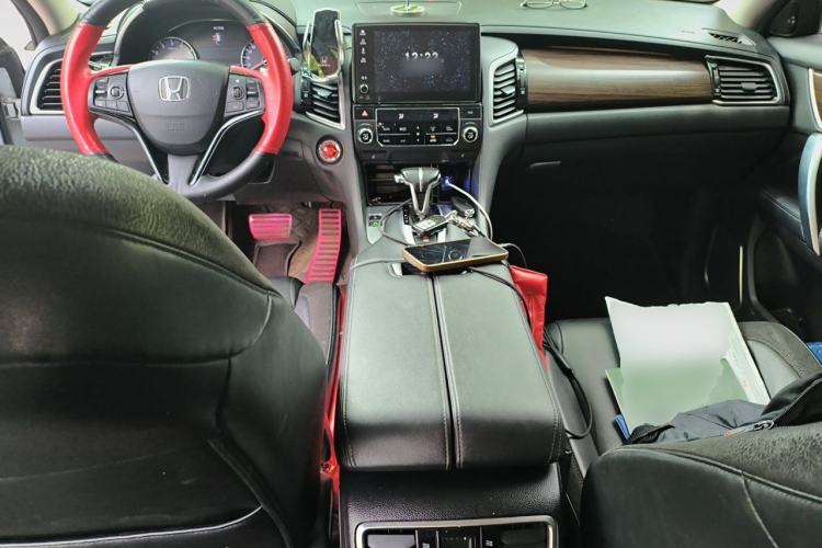 Used Honda Avancier 2017 240TURBO Two-Wheel Drive Premium Edition Center Console