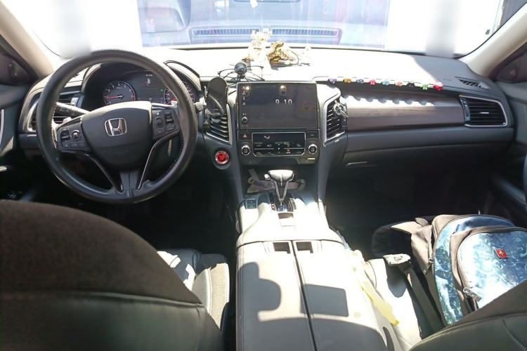 Used Honda Avancier 2017 240TURBO Two-Wheel Drive Premium Edition Center Console