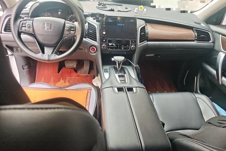 Used Honda Avancier 2017 240TURBO Two-Wheel Drive Elite Edition Center Console