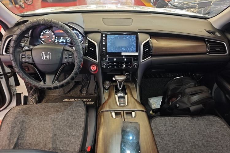 Used Honda Avancier 2017 240TURBO Two-Wheel Drive Elite Edition Center Console