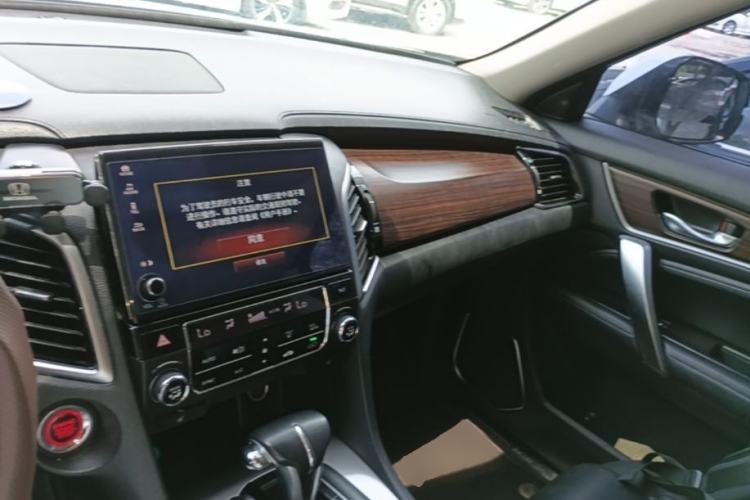 Used Honda Avancier 2017 240TURBO Two-Wheel Drive Premium Edition Center Console