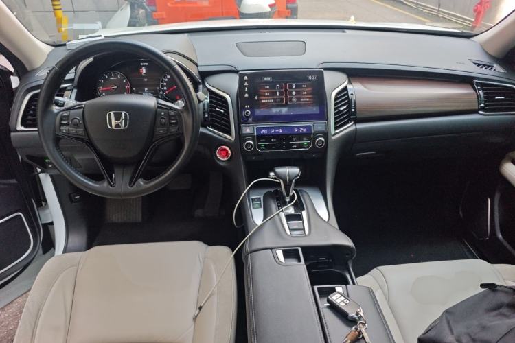 Used Honda Avancier 2017 240TURBO Two-Wheel Drive Premium Edition Center Console