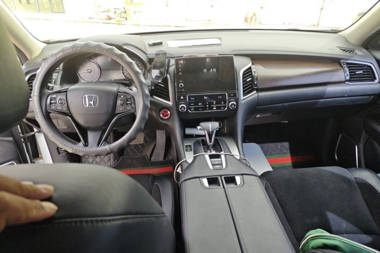 Used Honda Avancier 2017 240TURBO Two-Wheel Drive Elite Edition Center Console