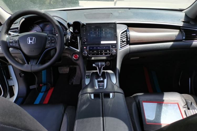Used Honda Avancier 2017 240TURBO Two-Wheel Drive Luxury Edition Center Console
