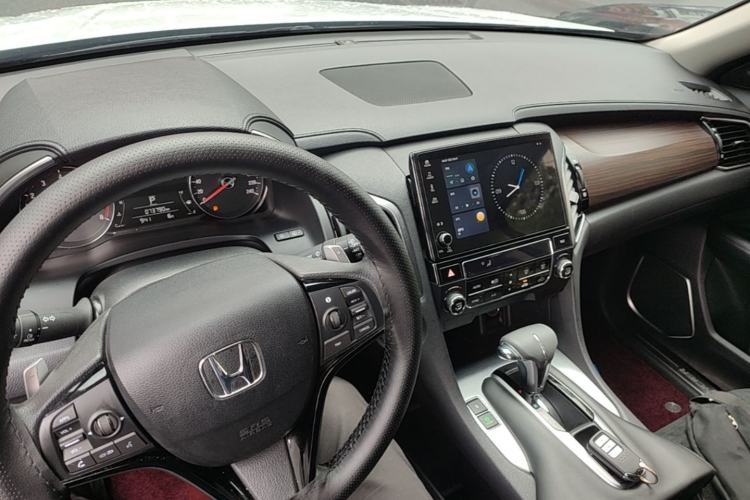 Used Honda Avancier 2017 240TURBO Two-Wheel Drive Elite Edition Center Console