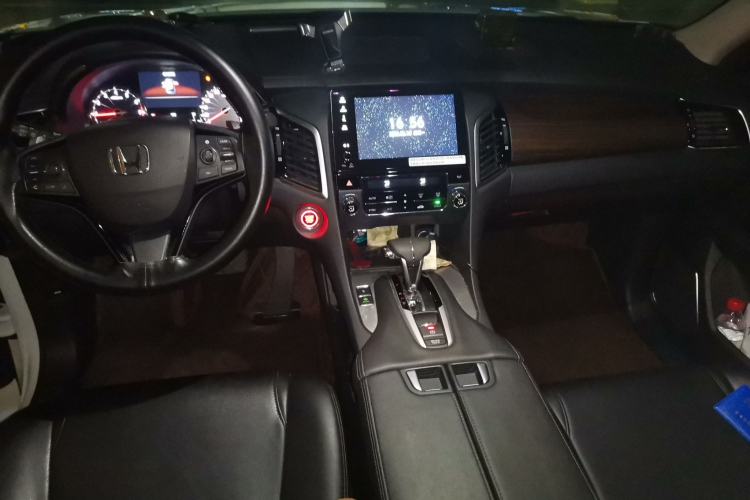 Used Honda Avancier 2017 240TURBO Two-Wheel Drive Elite Edition Center Console
