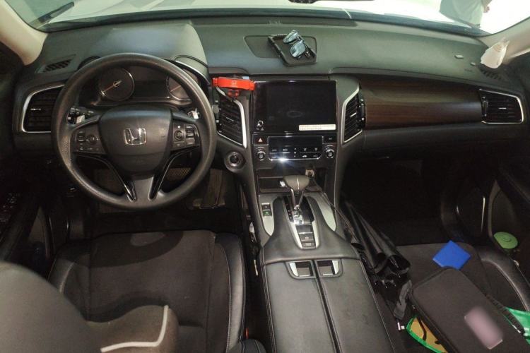 Used Honda Avancier 2017 240TURBO Two-Wheel Drive Elite Edition Center Console