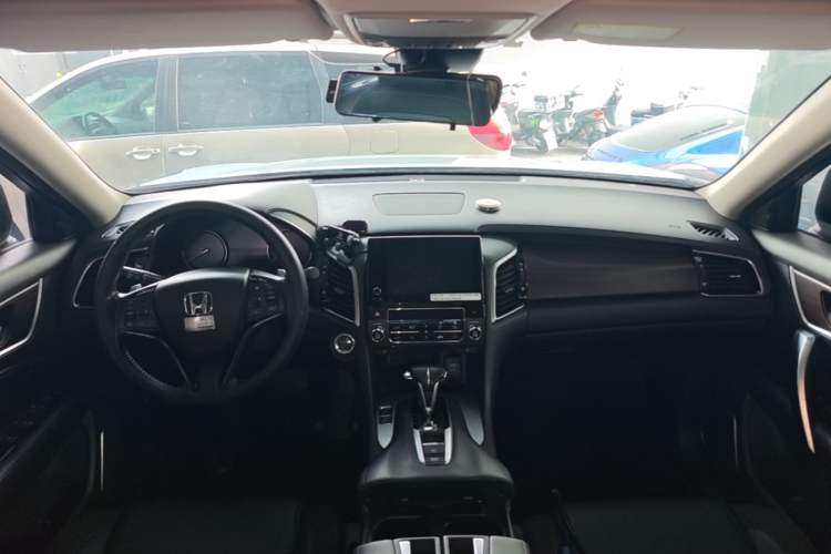 Used Honda Avancier 2017 240TURBO Two-Wheel Drive Premium Edition Center Console