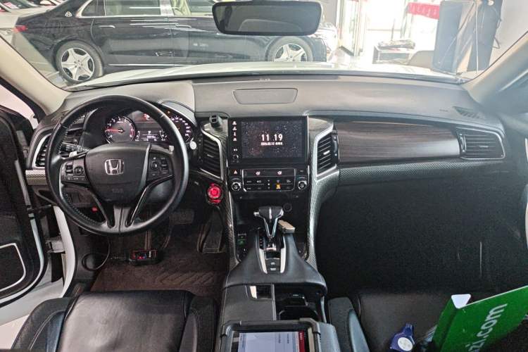 Used Honda Avancier 2017 240TURBO Two-Wheel Drive Premium Edition Center Console