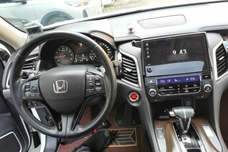 Used Honda Avancier 2017 240TURBO Two-Wheel Drive Luxury Edition Center Console