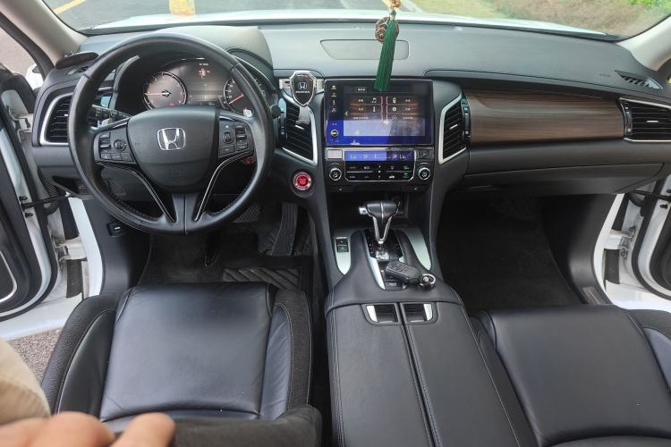 Used Honda Avancier 2017 240TURBO Two-Wheel Drive Luxury Edition Center Console