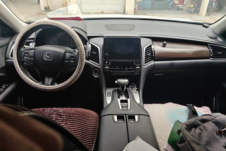 Used Honda Avancier 2017 240TURBO Two-Wheel Drive Premium Edition Center Console