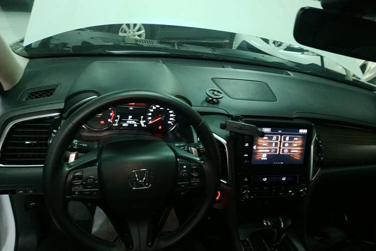 Used Honda Avancier 2017 240TURBO Two-Wheel Drive Premium Edition Center Console