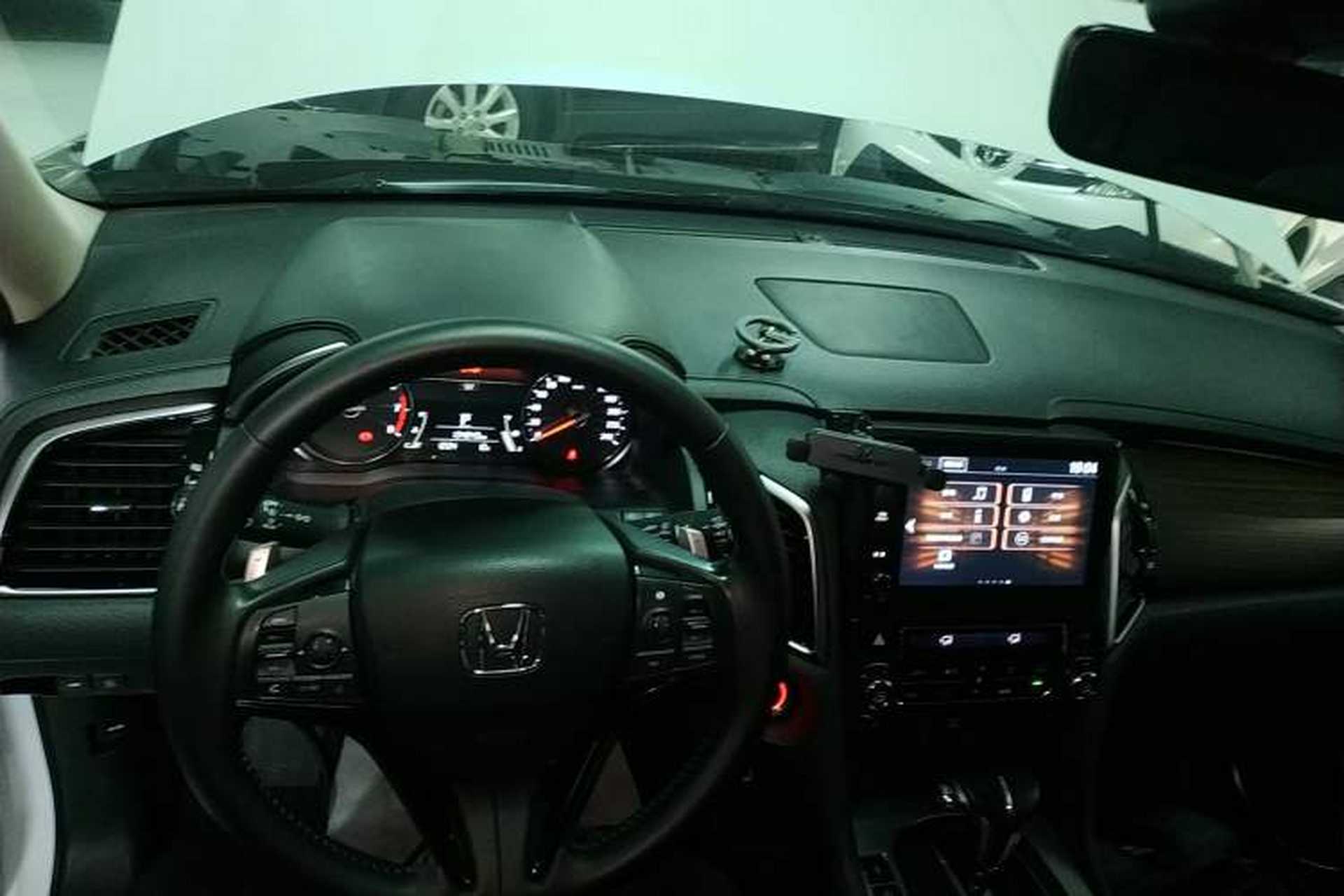 Used Honda Avancier 2017 240TURBO Two-Wheel Drive Premium Edition Center Console