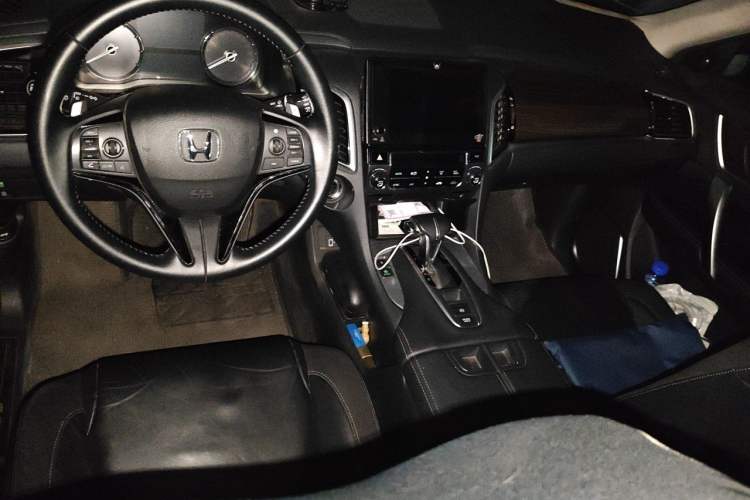 Used Honda Avancier 2017 240TURBO Two-Wheel Drive Premium Edition Center Console
