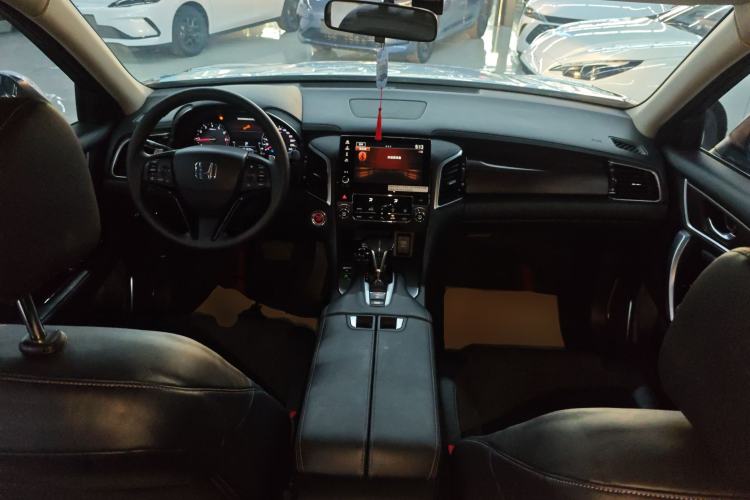 Used Honda Avancier 2017 240TURBO Two-Wheel Drive Elite Edition Center Console