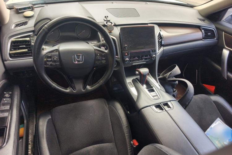 Used Honda Avancier 2017 240TURBO Two-Wheel Drive Elite Edition Center Console
