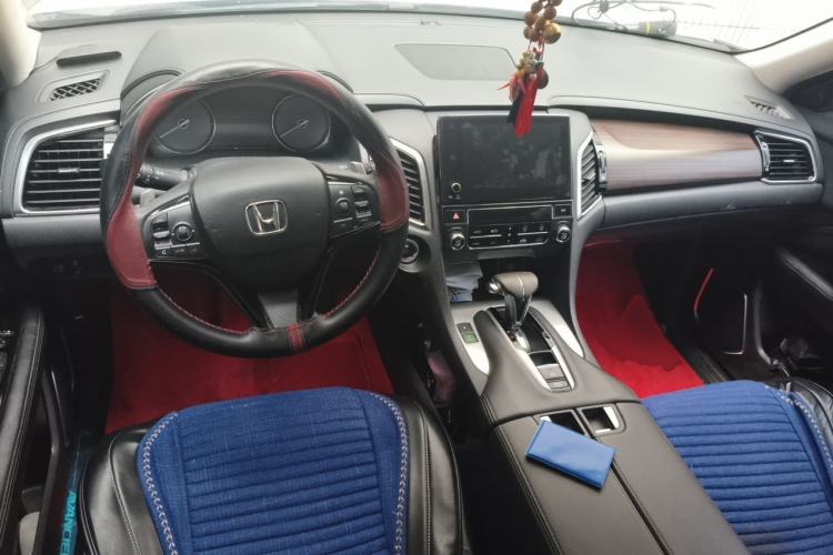 Used Honda Avancier 2017 240TURBO Two-Wheel Drive Elite Edition Center Console