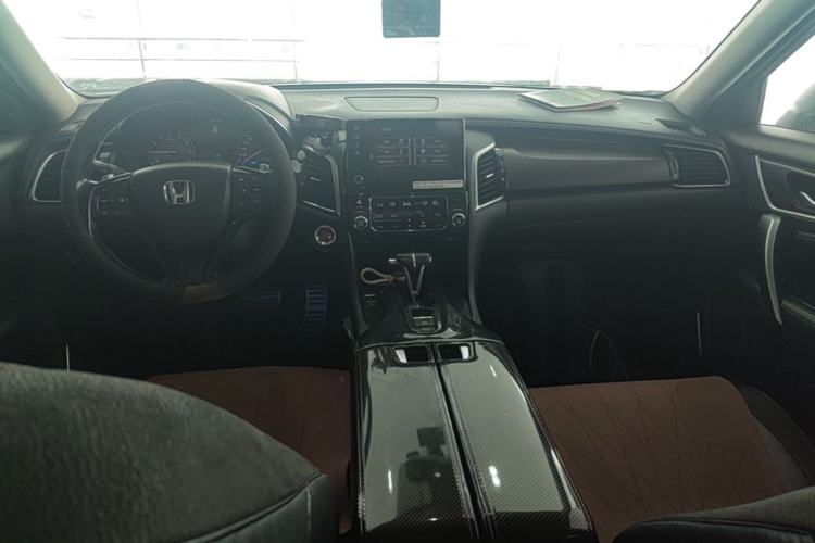 Used Honda Avancier 2017 240TURBO Two-Wheel Drive Premium Edition Center Console
