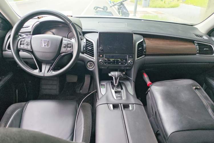 Used Honda Avancier 2017 240TURBO Two-Wheel Drive Luxury Edition Center Console