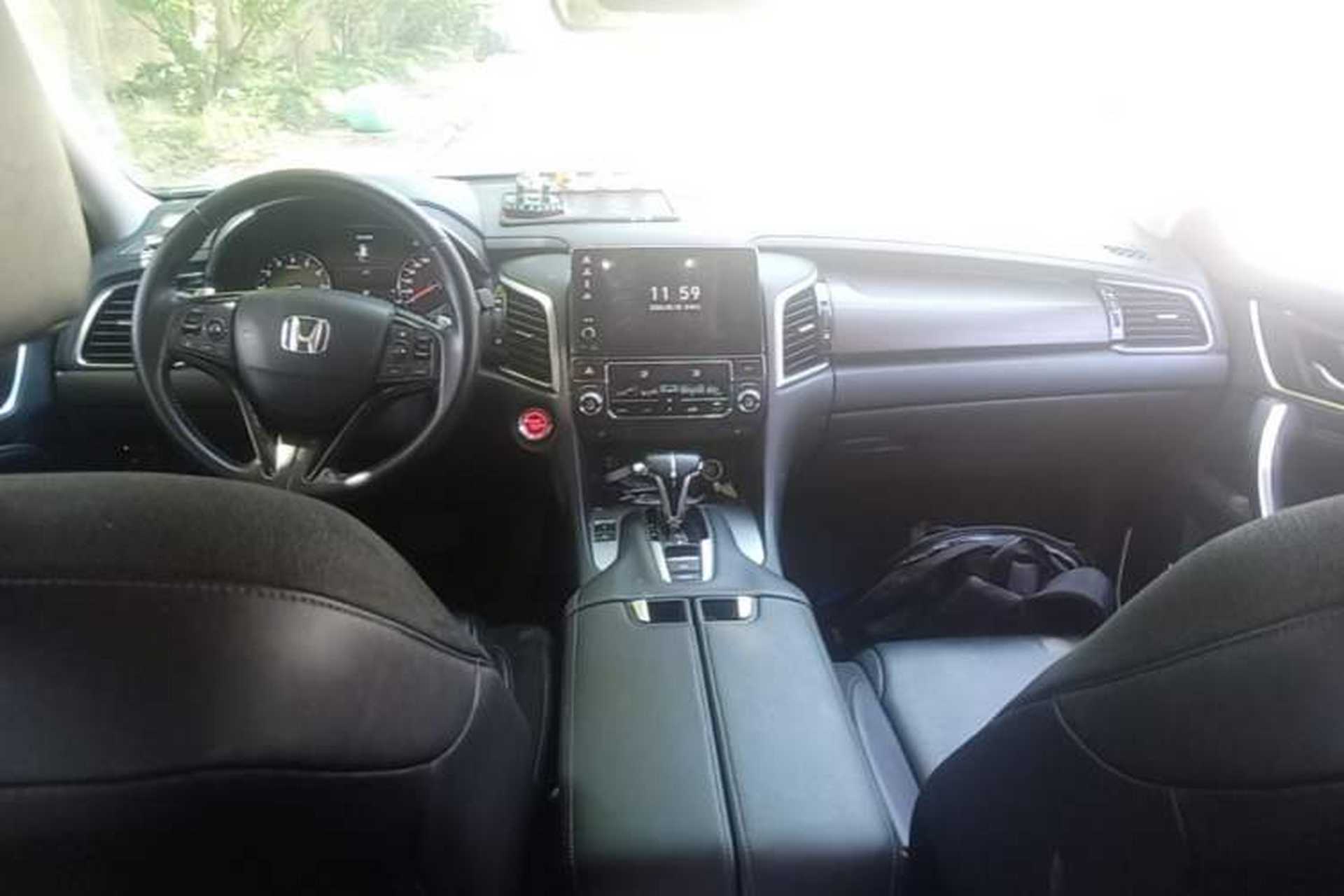 Used Honda Avancier 2017 240TURBO Two-Wheel Drive Premium Edition Center Console